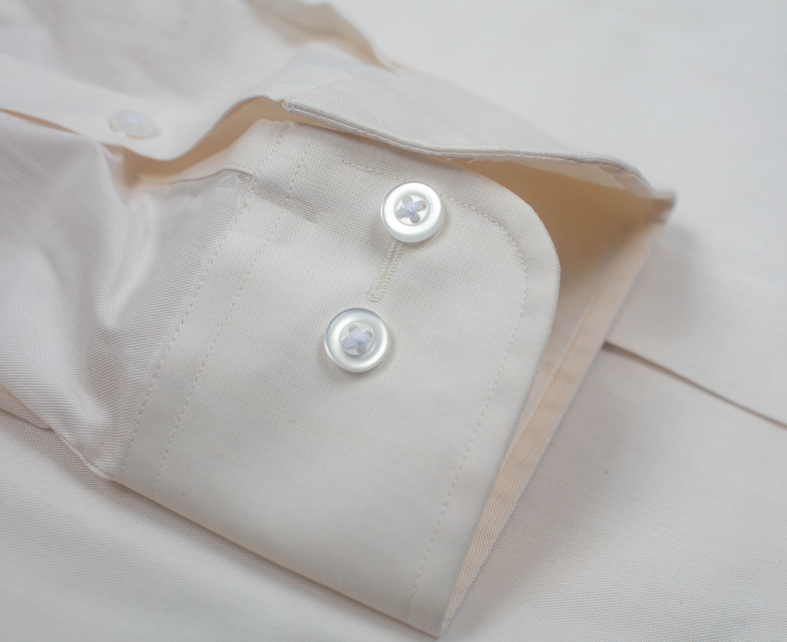 025 TF BD - Thomas Dylan Sandstone Tailored Fit Button Down Collar