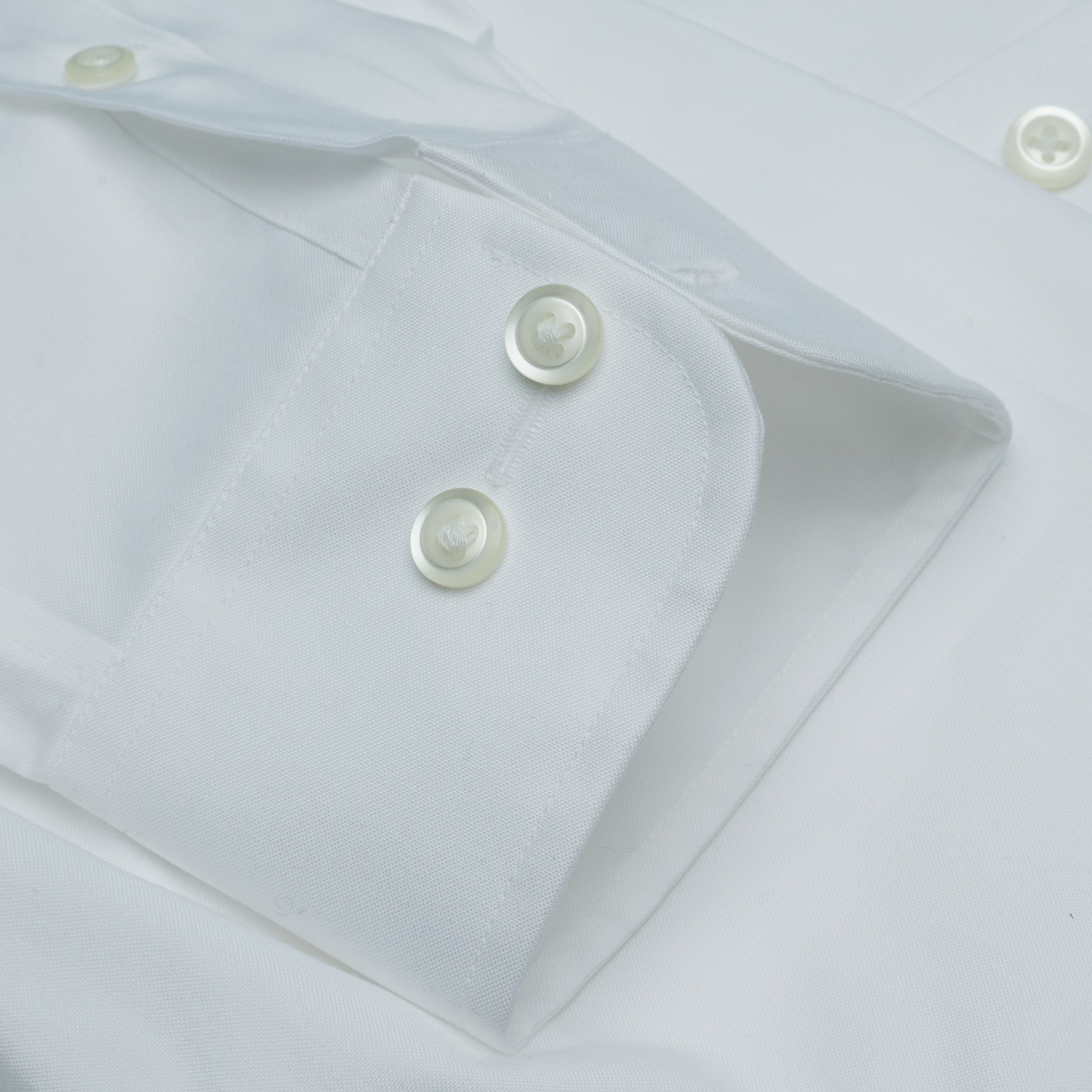 040 TF BD - Stretch White Tailored Fit Button Down Collar (95/5)
