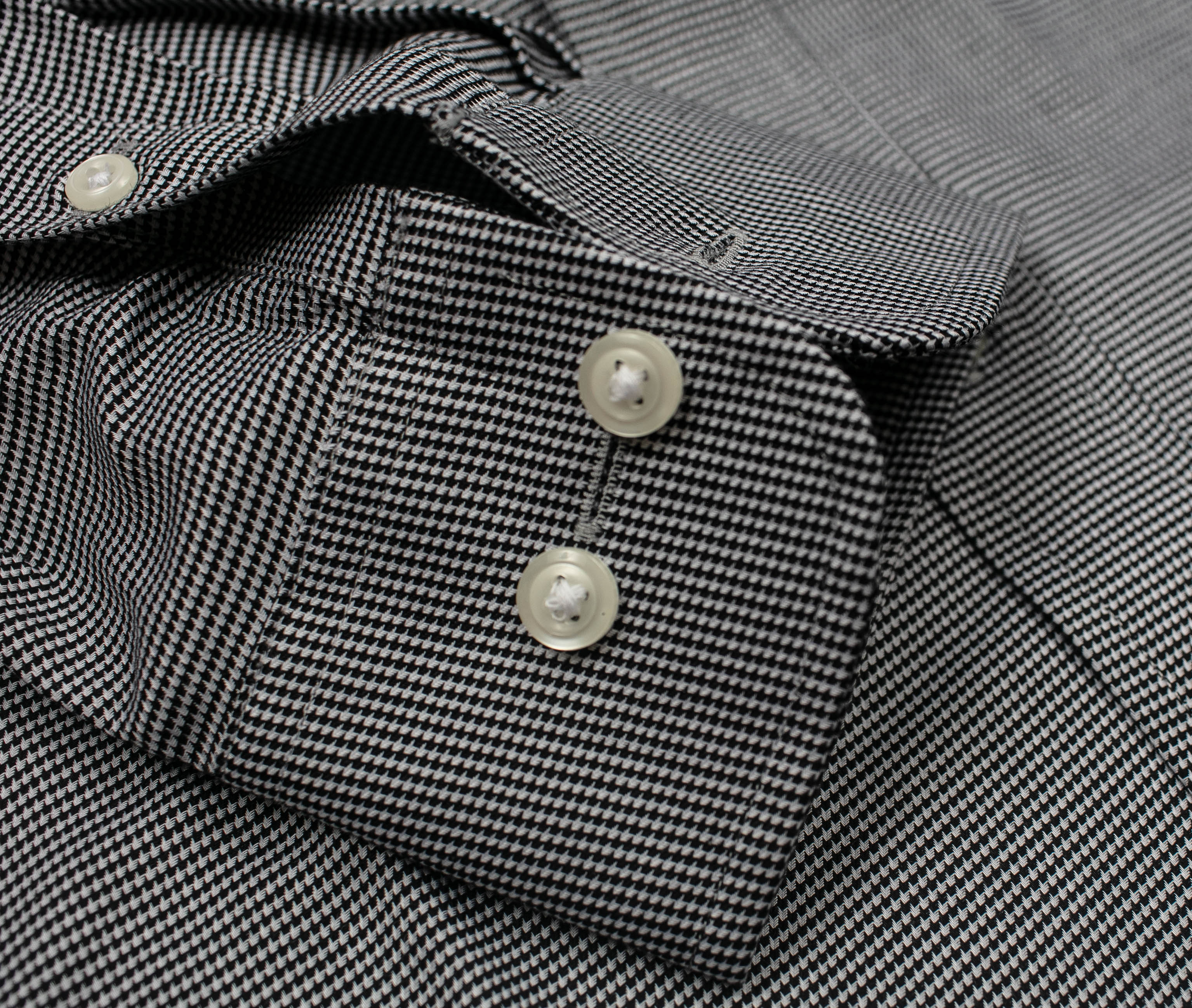 102 SC - Black & White Dobby Houndstooth Spread Collar