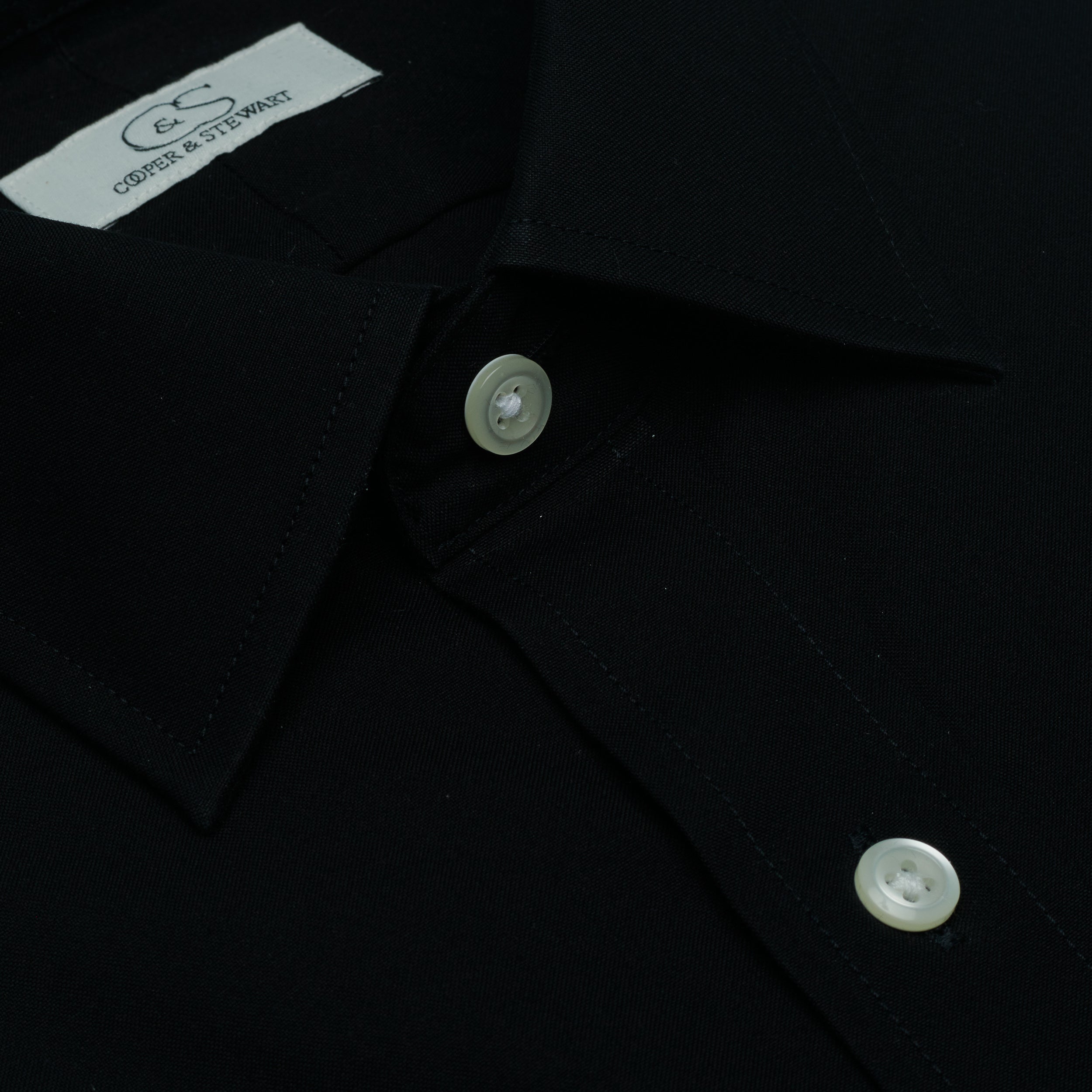 106 TF SC - Black w/White Buttons Tailored Fit Spread Collar